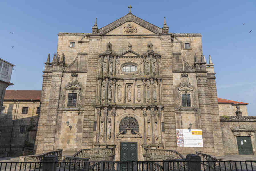 A Coruña 036 - Santiago de Compostela - iglesia de San Martiño Pinario.jpg